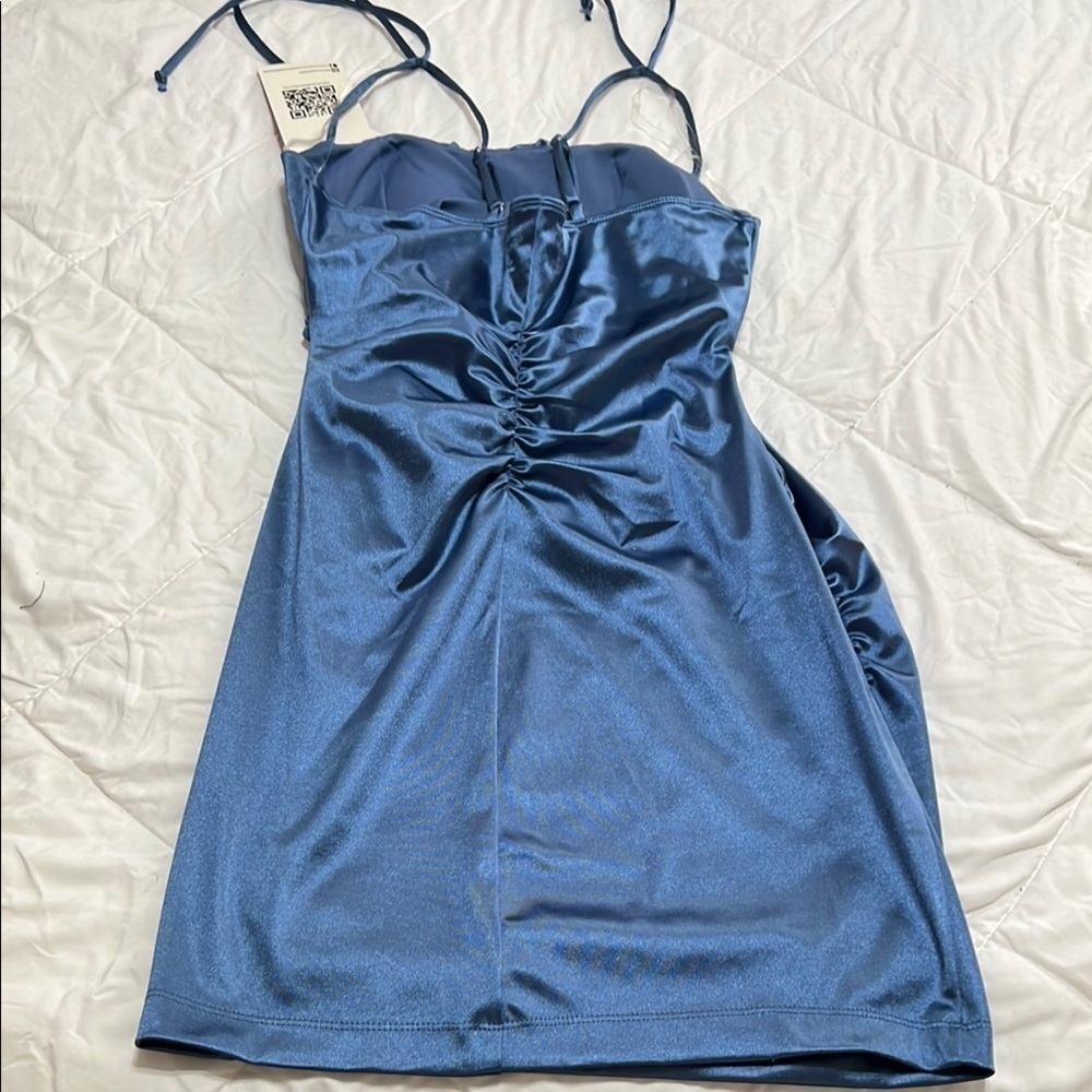Elegant Blue Satin Dress - Picture 2 of 3